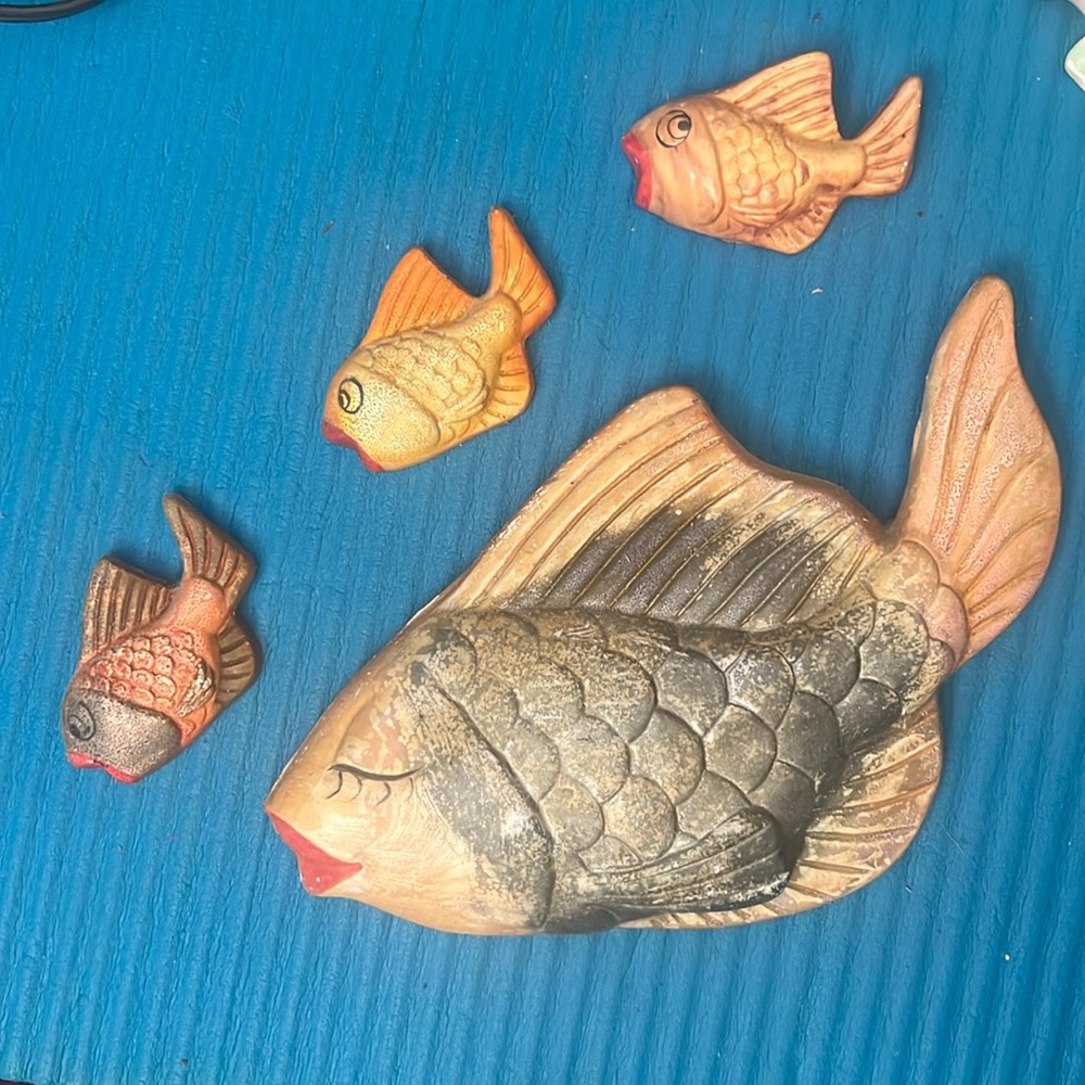 Vintage chalkware fish family